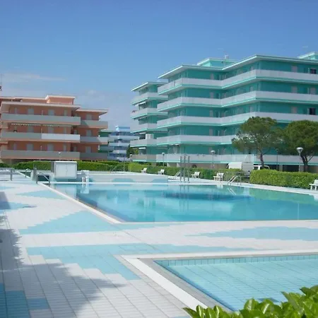 Flat For 6 With 12 Shared Pools - Beahost Casa vacanze Bibione
