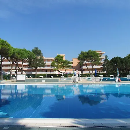Flat For 6 With 12 Shared Pools - Beahost * بيبيوني