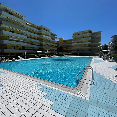 بيت للعطل Flat For 6 With 12 Shared Pools - Beahost